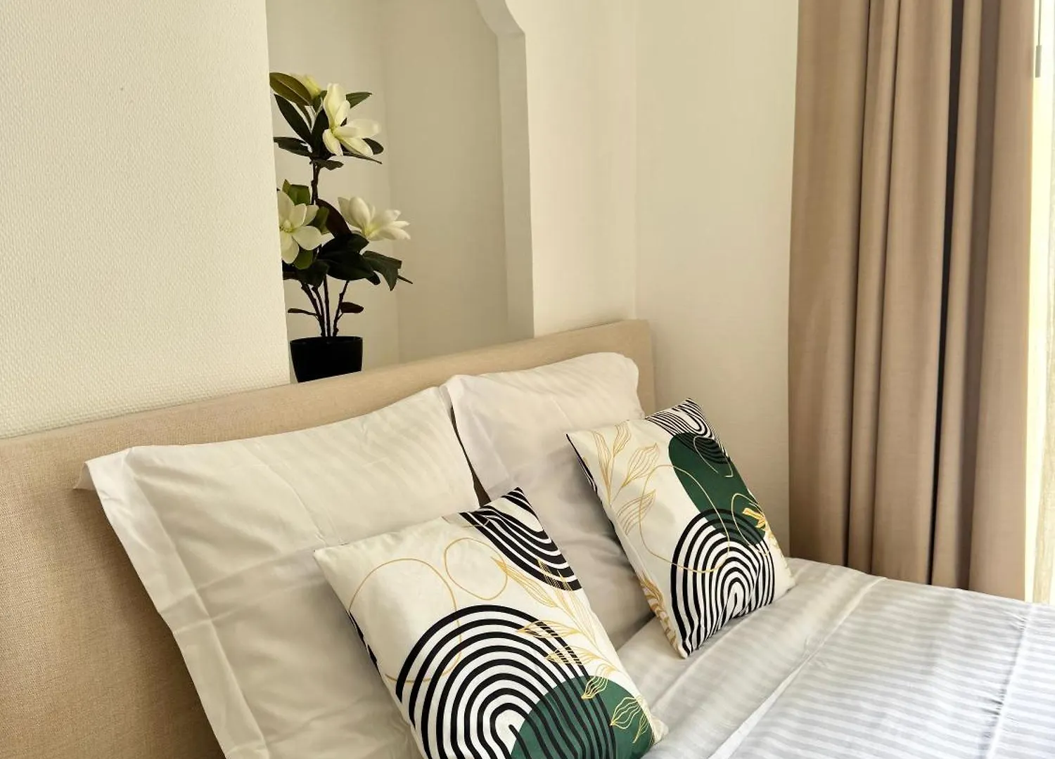 L'Orient Palace Apartments Menton 0*,