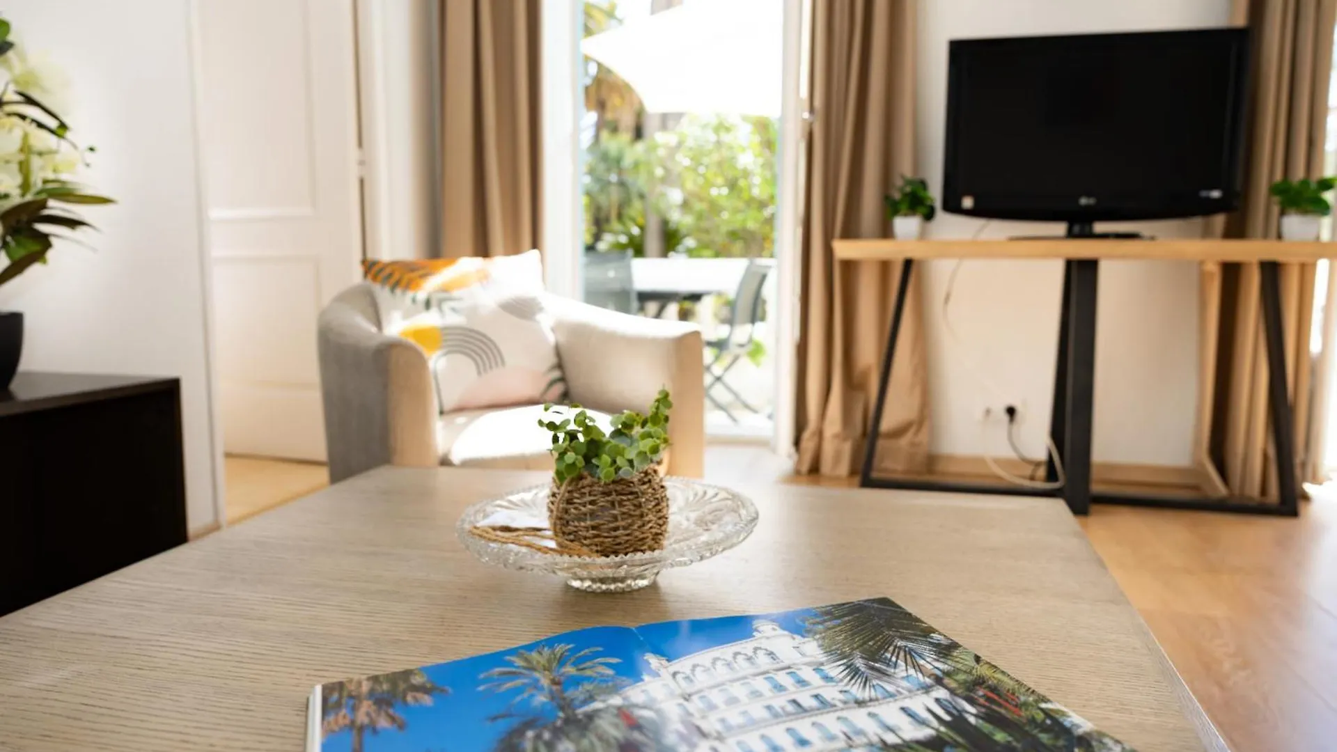 L'Orient Palace Apartments Menton France